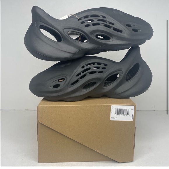 Adidas Yeezy Foam Runner “Onyx Black” BRAND NEW - Picture 3 of 3